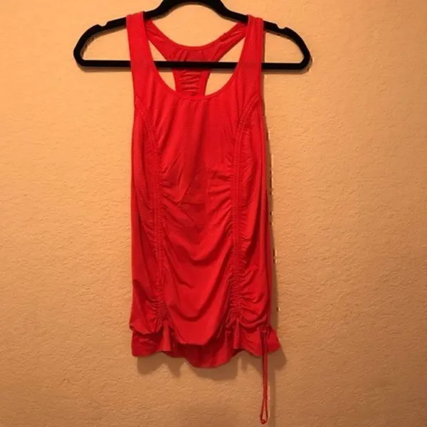 *30off3*‎ NWOT. Lululemon workout coral top - Image 4