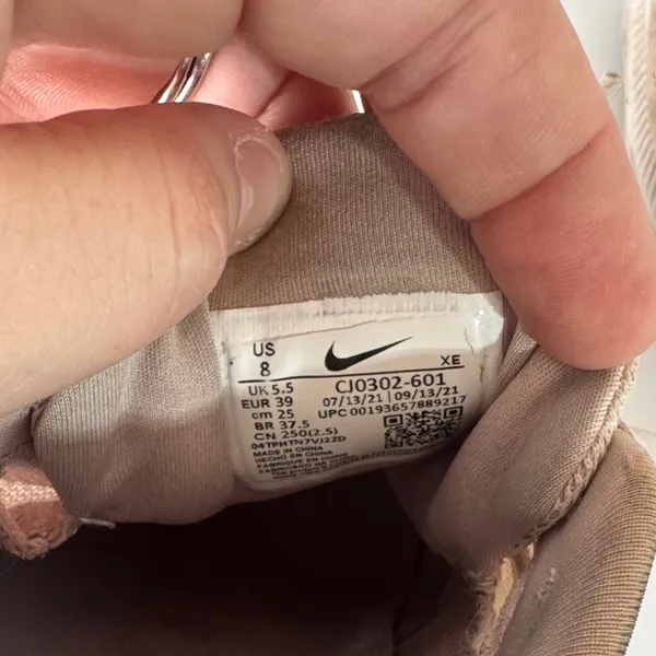 Nike Women's Peach and White Running Shoes - Image 5