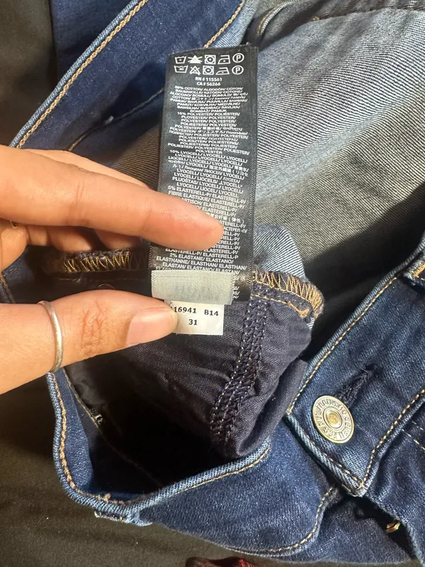 Size 31 7 for all mankind flares - Image 5
