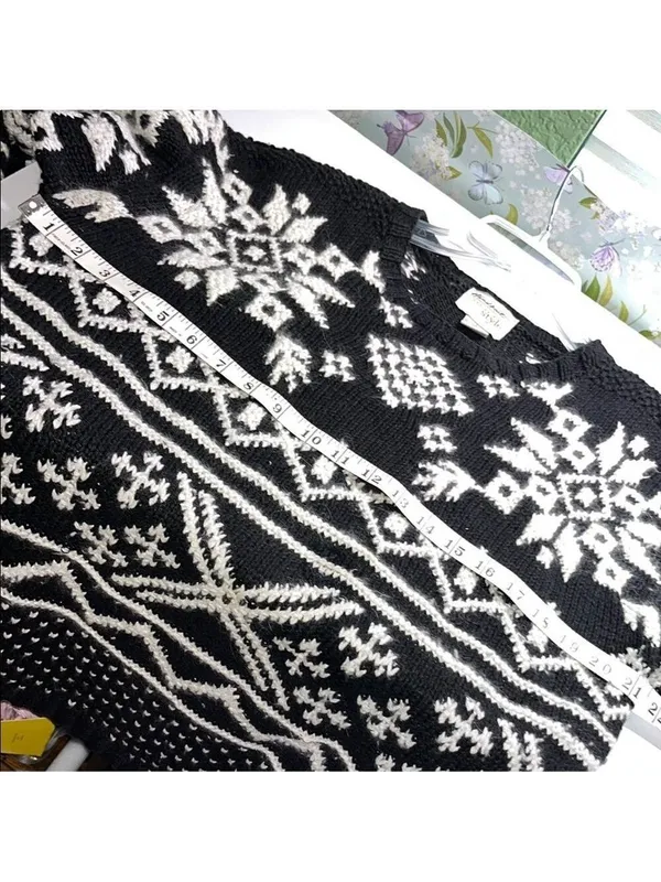 Vintage Black White Snowflake Sweater Fair Isle 90s classic, winter, vacay - Image 3