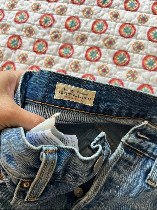 EUC Levi’s Premium 501 Denim Light Wash Distressed Jeans size 26 - Image 5