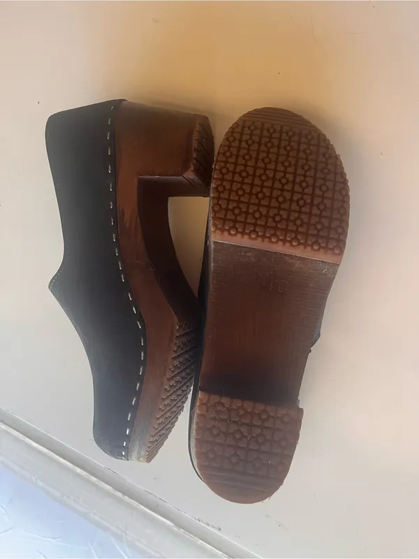Black Slip-On Mules with Wood-Effect Footbed - Image 5