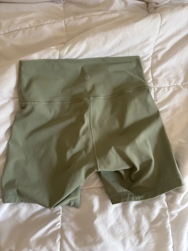 Wunder Under Lululemon Shorts 6" - Image 2