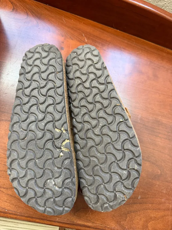 Women’s Birkenstock Buckley Size 40 - Image 4