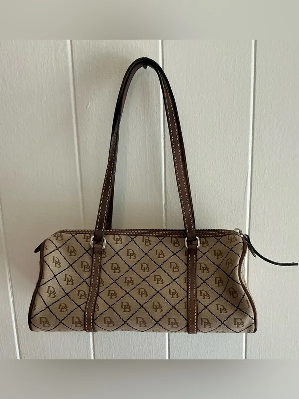 A vintage Dooney & Bourke signature jacquard barrel shoulder bag - Image 4