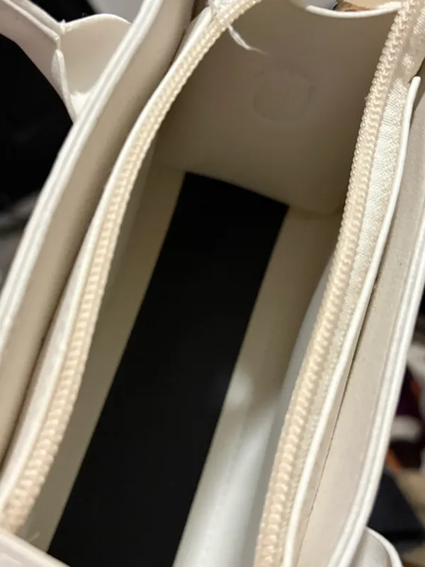 Source Unknown Women’s white  Mini Tote Bag with Detachable Strap - Image 5