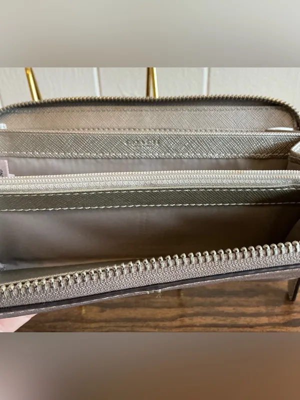 A Rare HTF Vintage Coach Silver Metallic Leather Zip Around Continental Wallet - Image 6