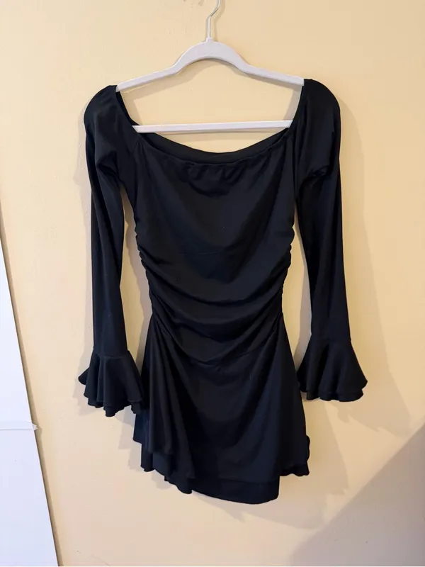 Elegant Off-Shoulder Black Ruffle Hem Dress - Image 4