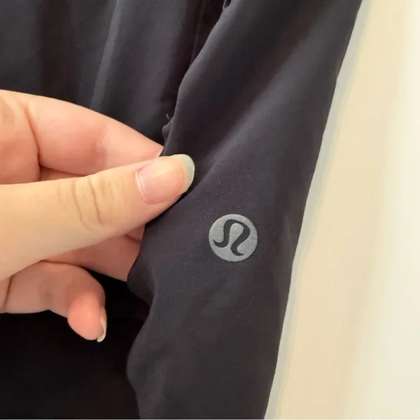 Lululemon Black Pleated Athletic Shorts With Pockets Size 6 - Image 6