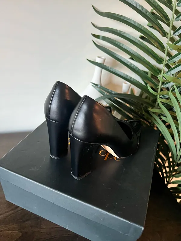 Vaneli Black Pointed Toe Pumps With Patent Cap Size 7 - Image 4