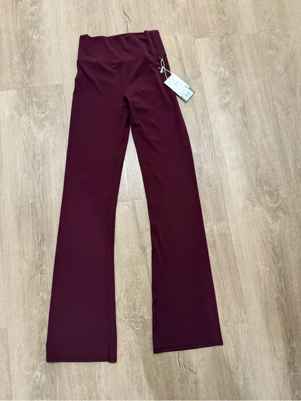 Vuori Allthefeels Straight Leg - Cerise- Small - Image 4
