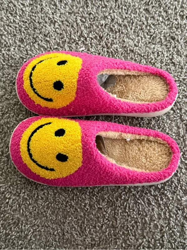 NEW Hot Pink Smiley Face Fuzzy Slippers Women’s S 5-6 Y2K Happy Face Lougewear - Image 7