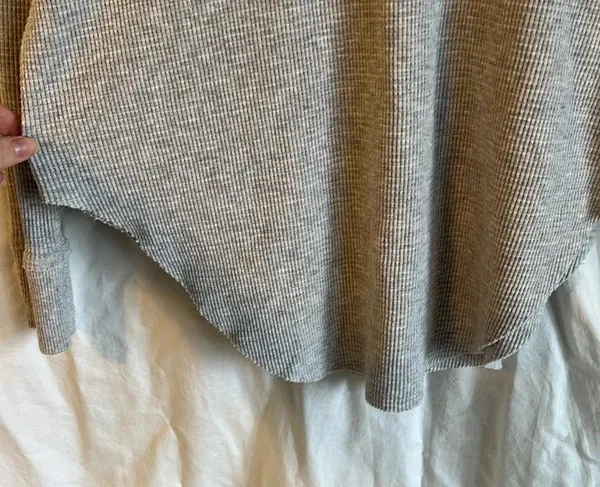 Aritzia Tna Alder Long Sleeve Scooped Neck Waffle Knit Casual Thermal Top - Image 5
