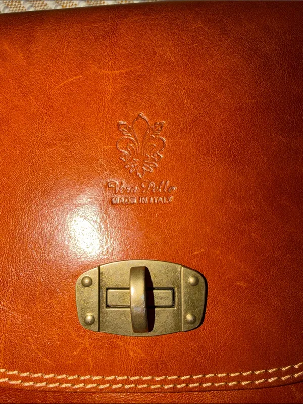 Vintage Vera Pelle Saddle Crossbody in Chestnut Brown with Brass Turn-Lock - Image 3