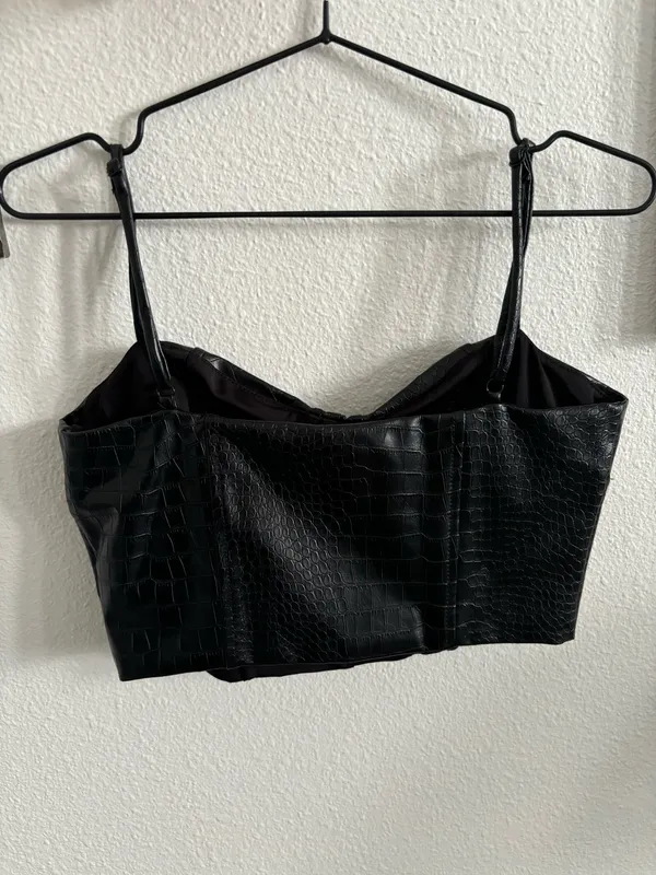 Express Black cropped faux leather top - Image 3