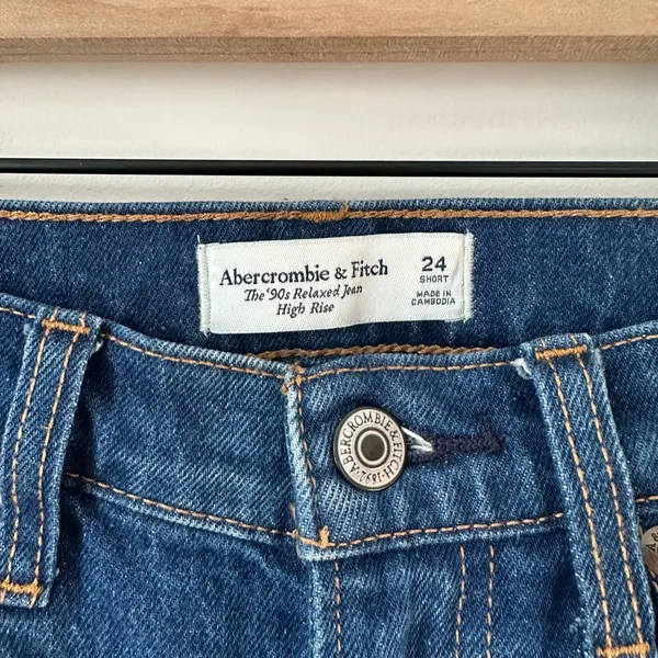 Abercrombie & Fitch The 90’s Relaxed Jeans High Rise Short - Image 3