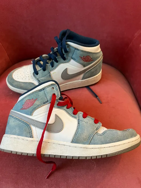 Nike Air Jordan Mid Women’s 5.5 - Image 2