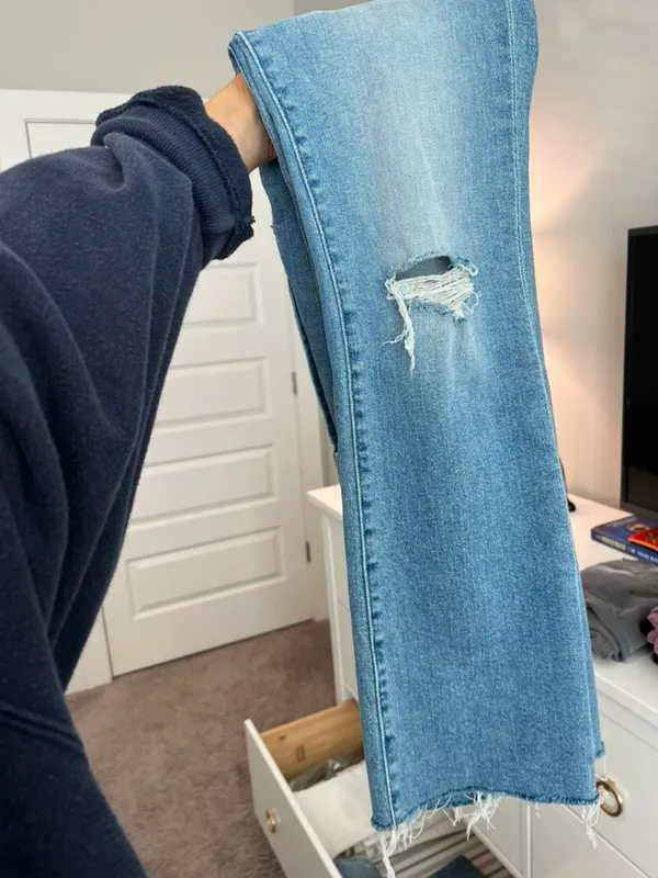 MOTHER Denim Hustler Distressed Raw Hem Ankle Jean - Image 6