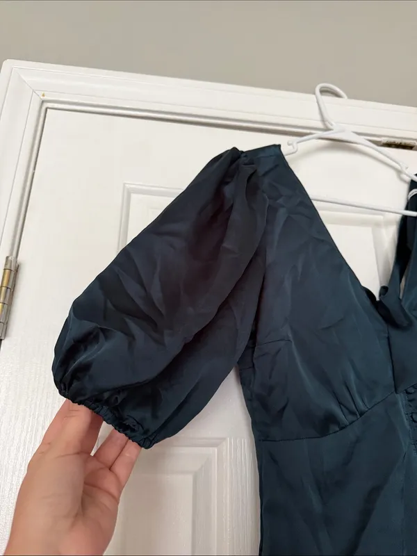 Abercrombie and Fitch Green Satin Puff Sleeve Tie Back Blouse size S - Image 2