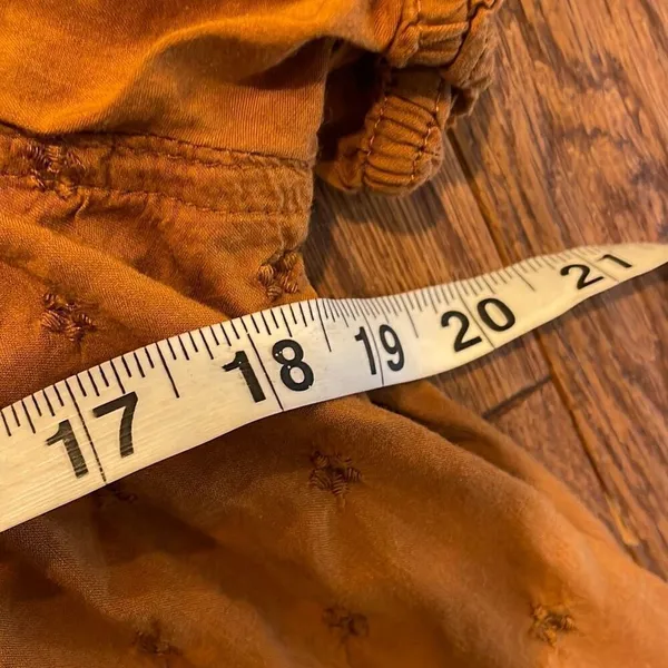 Old Navy brown square neck embroidered puff sleeve top M - Image 8