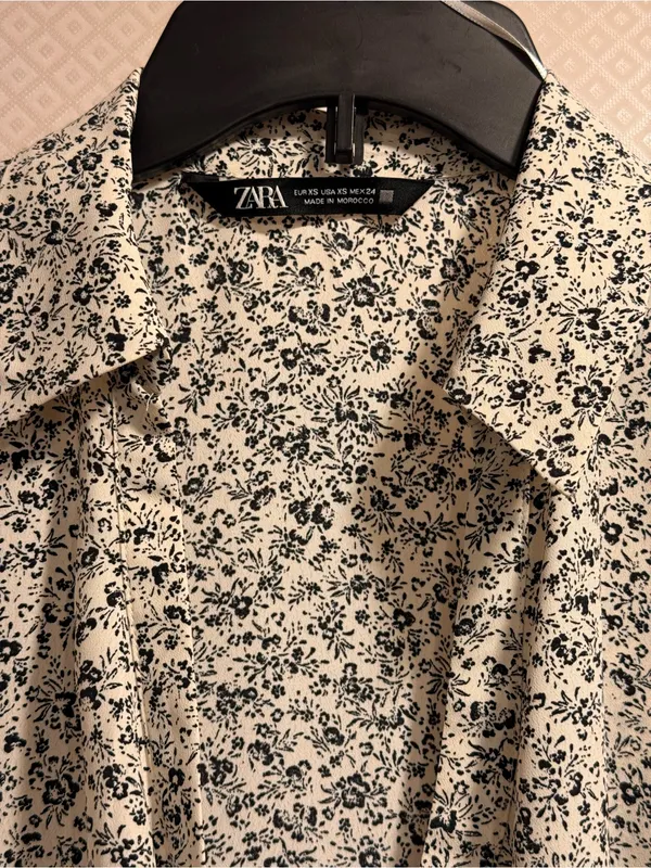 NWOT Zara Cream Floral V-Neck Tie-Side Blouse Size XS - Image 3