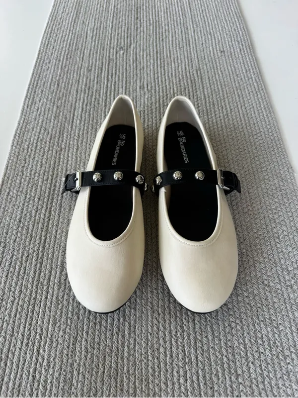No Boundaries Ivory Cream Mary Jane Flats with Black Studded Strap Sz 9.5 - Image 3