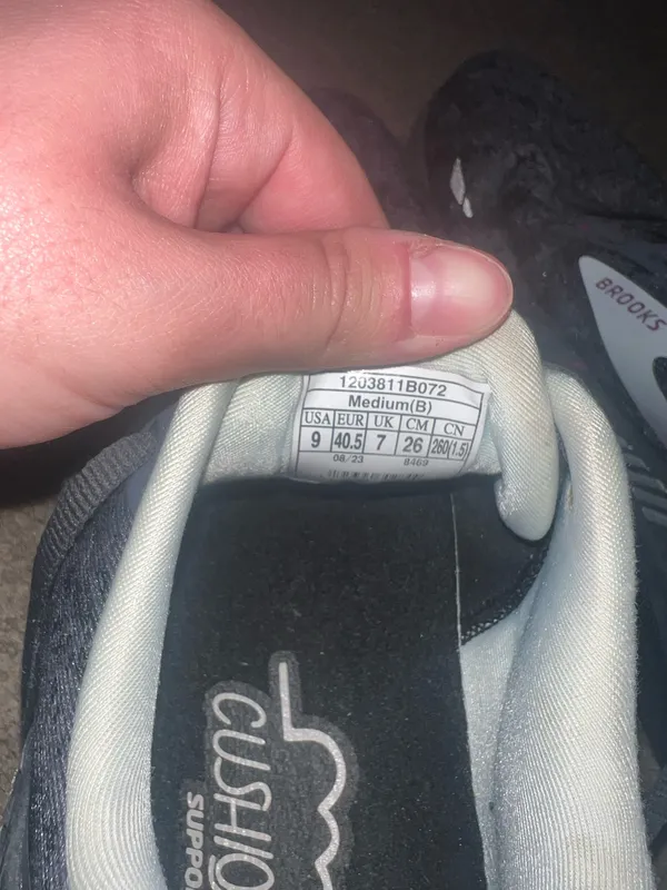 Brooks Sneakers - Image 4