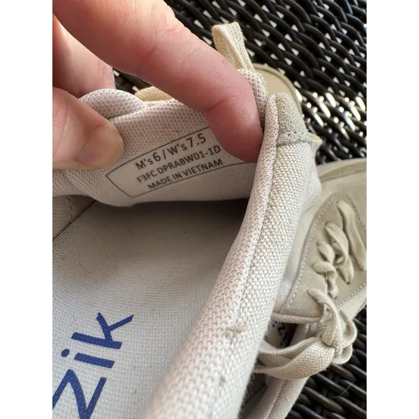 Kizik Prague model Size Women 7.5 Men 6 Beige Sneaker Tennis Shoe - Image 11