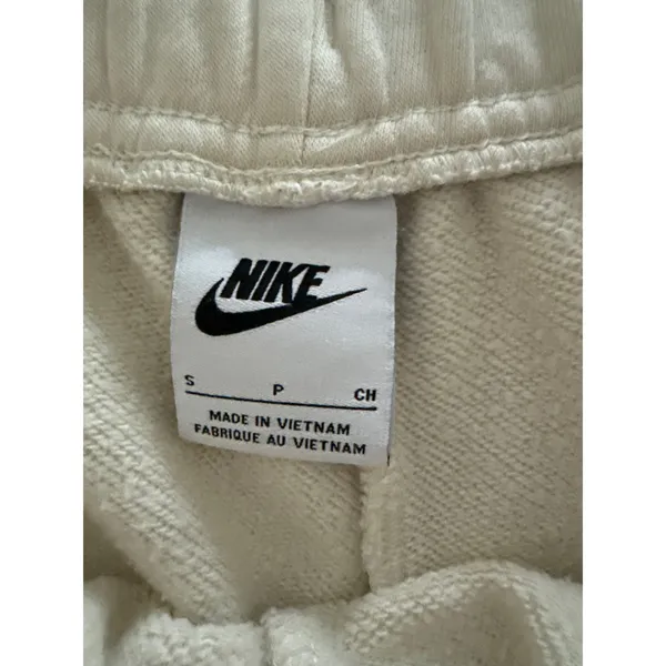 Nike Sportswear Club Fleece Women's Mid-Rise Shorts Cream Small - Image 7