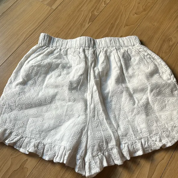 Rahi Floral Embroidered Shorts - Image 4
