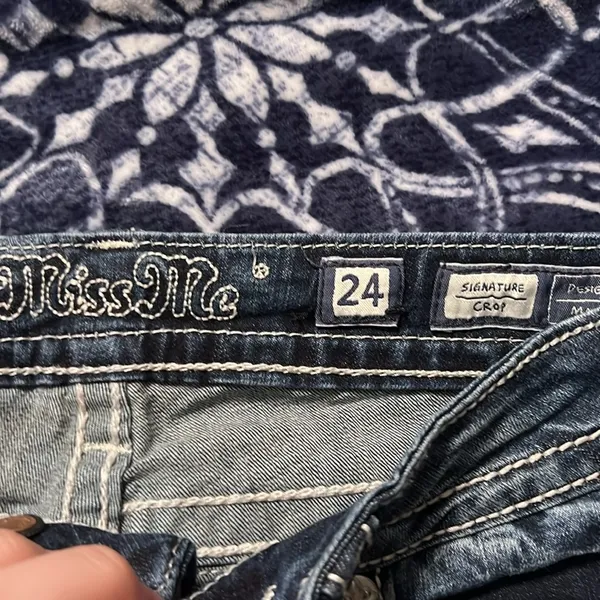 Miss Me Crop Jeans - Image 5
