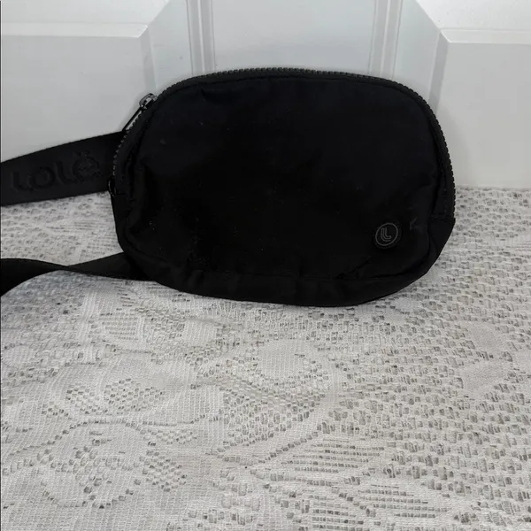 Lole black canvas adjustable strap belt bag Fanny pack - Image 2