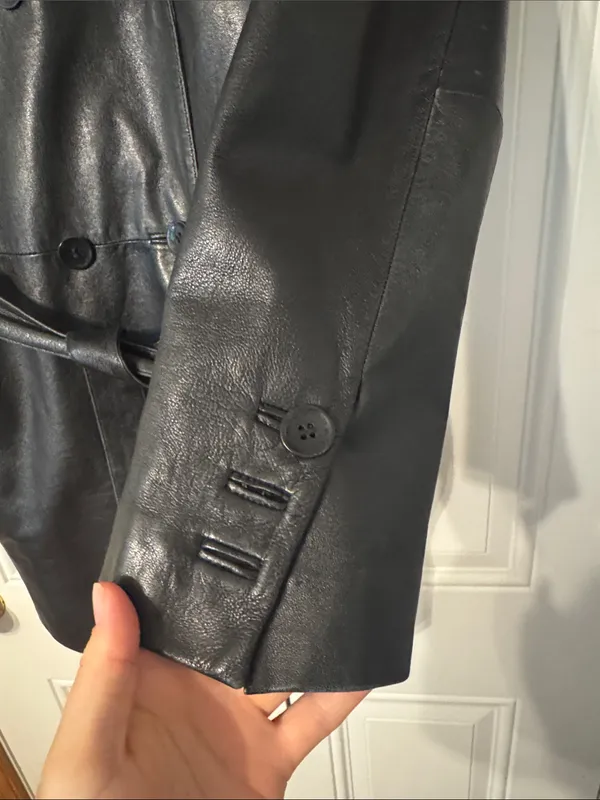 Wilson’s Pelle Studio Black Leather Double-Breasted Trench Coat with Tie Belt - Image 3