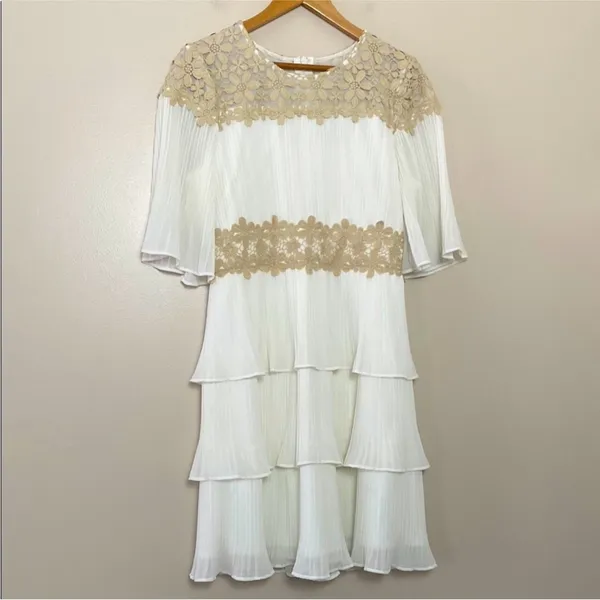 Lulus Westwind White Lace Pleated Tiered Chiffon Dress Crocheted Floral Top Sz L - Image 4