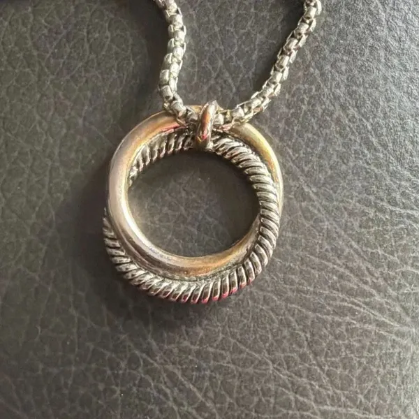 Rings Crossover Pendant Necklace in silver and gold tones (7462) - Image 4