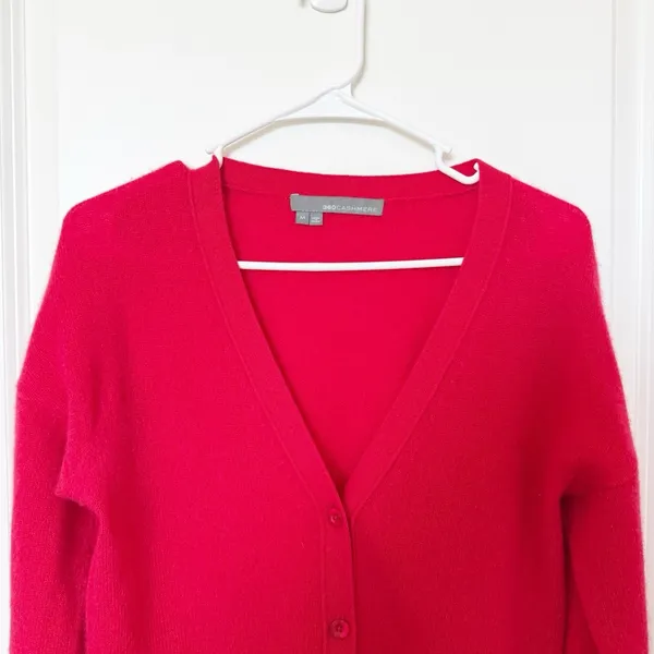 360 Cashmere Cardigan Sweater Medium Quiet Luxury Soft Capsule Holiday Red - Image 2