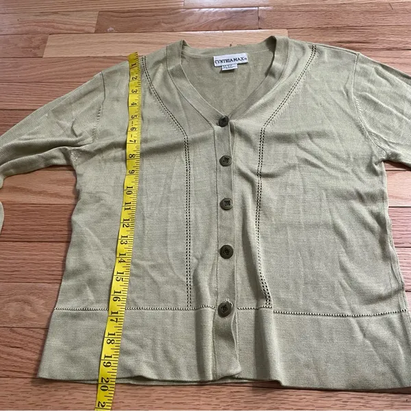 Vintage 100% Silk Minimalist Button Up Cardigan Small Green Neutral Quiet Luxury - Image 7