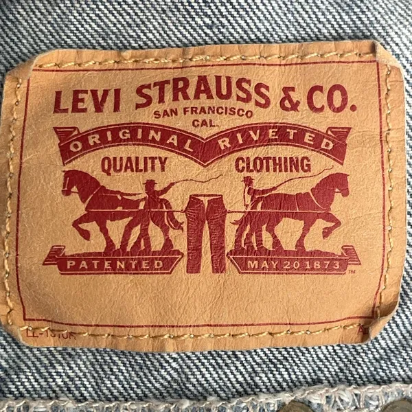Levi’s Young Crop Trucker Denim Vest Sz M - Image 8