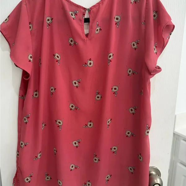 Liz Claiborne Pink Pleated Floral Short Sleeve Blouse Large - Image 4