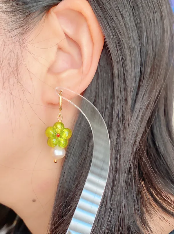 green flower glass beads & light pink freshwater peals boho fairy retro vintage chic style dangle earrings💐🩵 - Image 7
