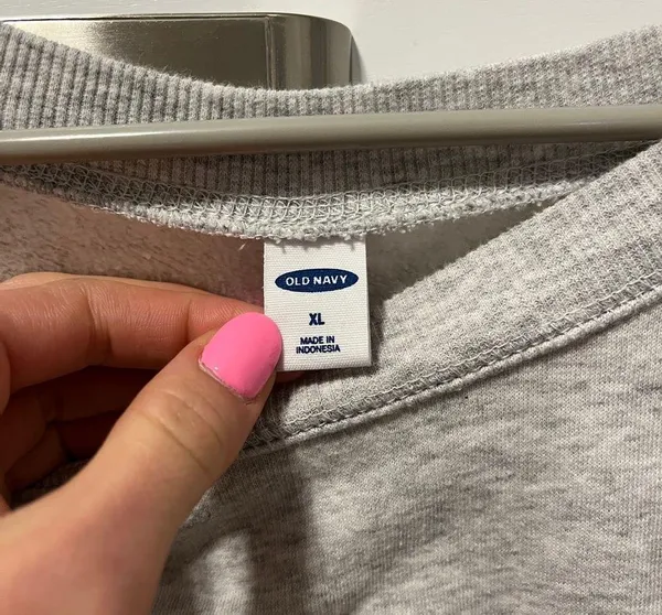 Old Navy This Song Reminds Me Of You Crewneck - Image 6
