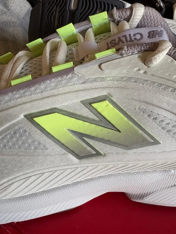 New Balance Sneakers Women’s 8.5 - Image 4