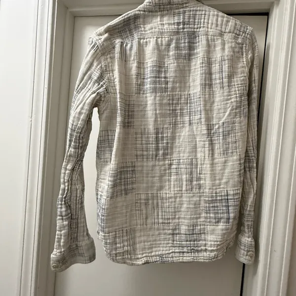 Banana Republic Women’s Gray and White Quilted Plaid Shirt Size Small - Image 7