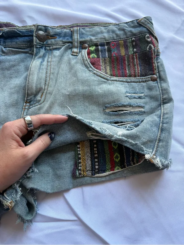 Free People Aztec Embroidered Cut Off Distressed Denim Shorts Size 31 - Image 8