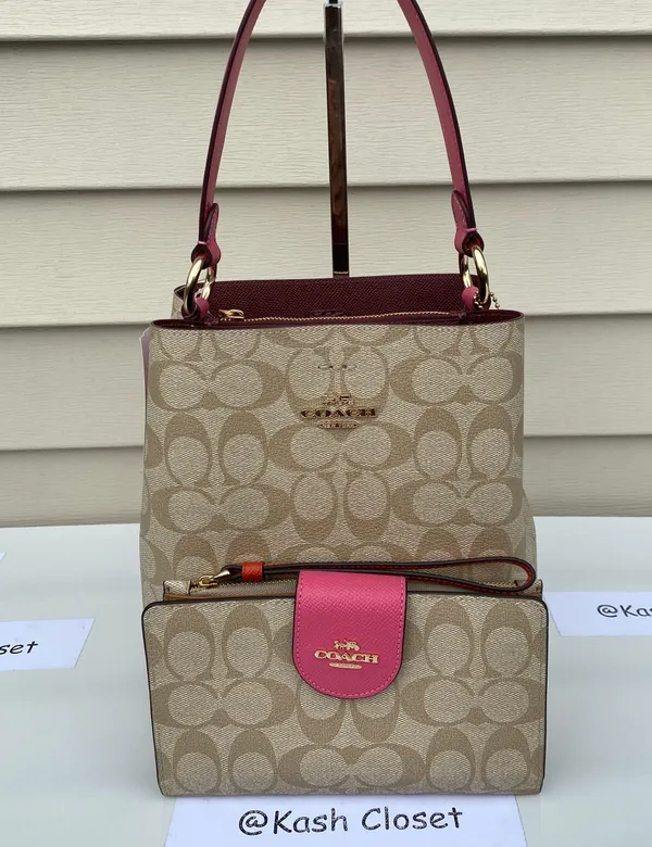Coach Bucket Signature Small Town Bucket Bag  & Wallet bundle - Image 3