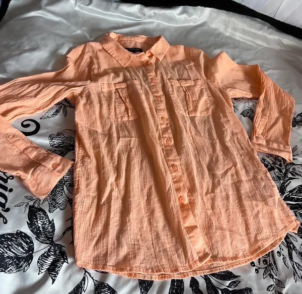 Banana Republic peach button-up blouse - Image 3