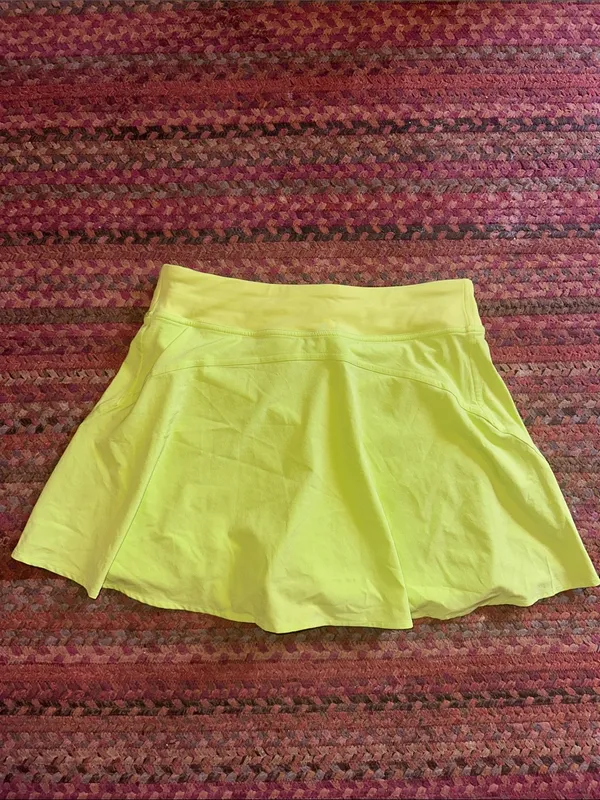 lululemon lightweight high rise Lemon Yellow Skater Tennis Skirt sour grape - Image 4
