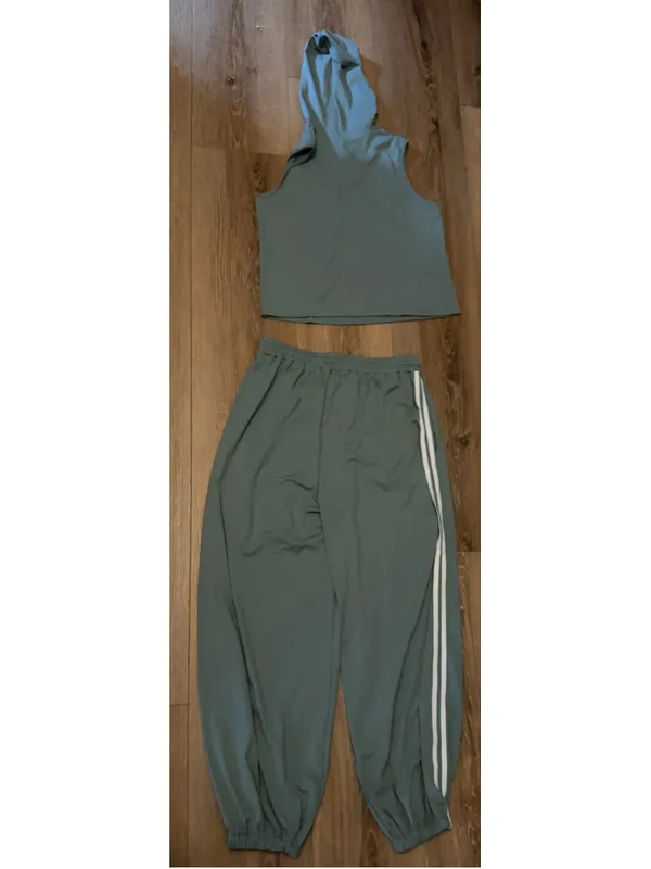 NEW 2 Pc Set Athleisure Hoodie Joggers L - Image 2