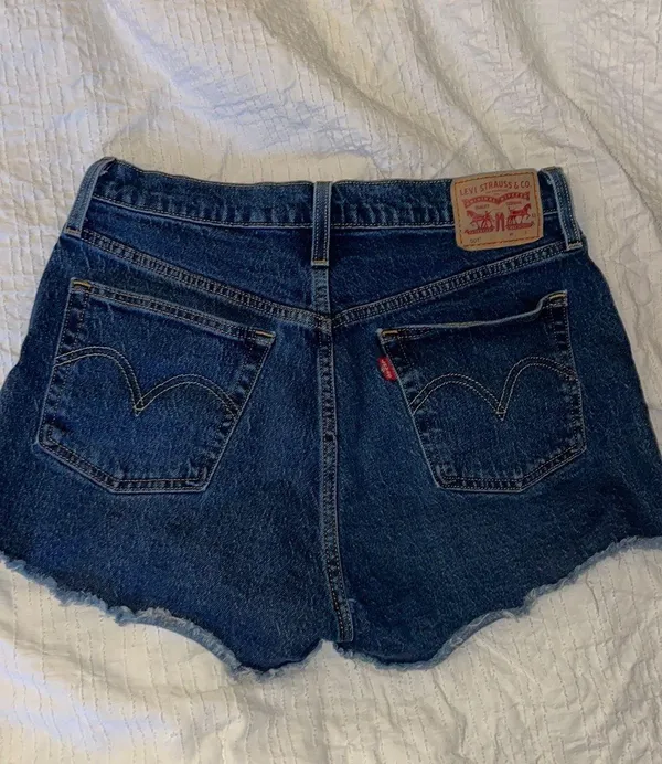 Levi’s 501 shorts size 29 - Image 2