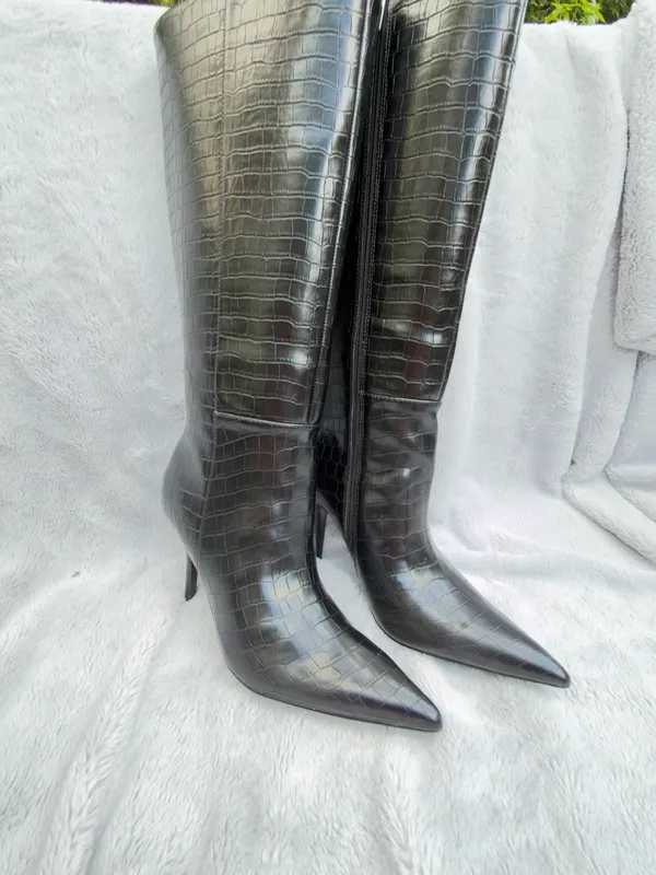 GUESS, Gressa3-Wc, Black boots crocodile print, 9.5 wide calf -new in box - Image 10